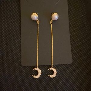 Dangg moon earrings